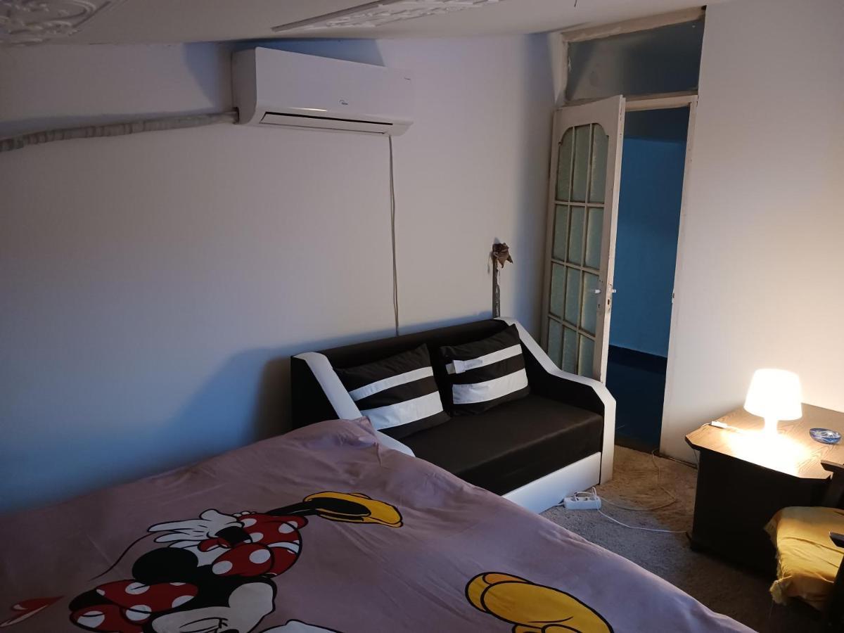 Sara 3 Dormitoare Nu Primesc Santieristi Si Petrecareti Bucarest